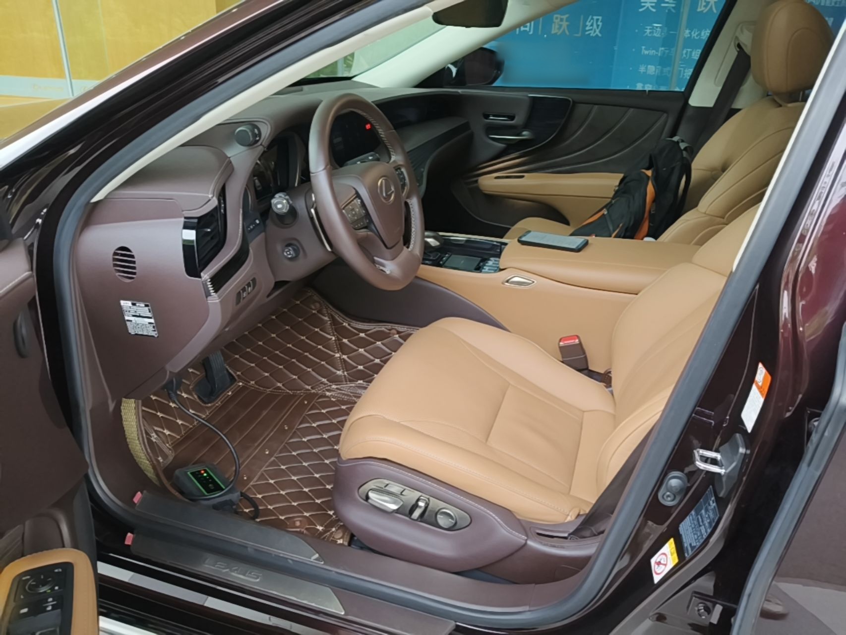 Interior delantero