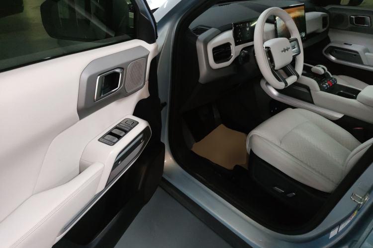 Used Formula Leopard Titanium 3 2025 501 km Range Rear-Wheel Drive Intelligent Driving Max Edition
