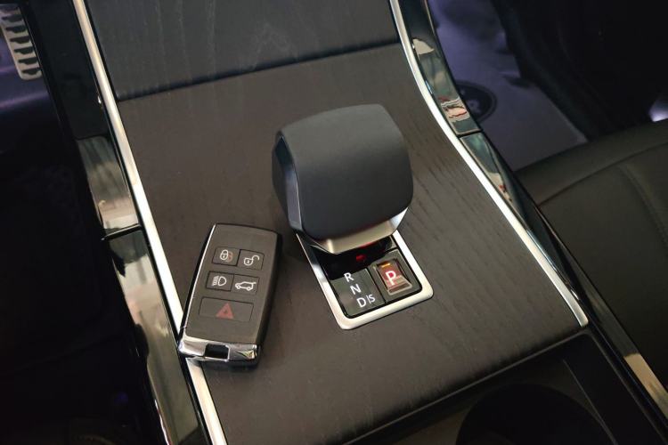 Used Land Rover Range Rover Evoque 2024 Aurora L 249 PS Prestige Light-Chasing Edition
