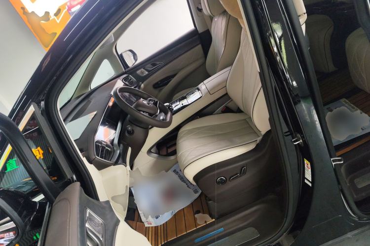 Used Denza D9 2024 DM-i 1050 Luxury Model Left Front Seat