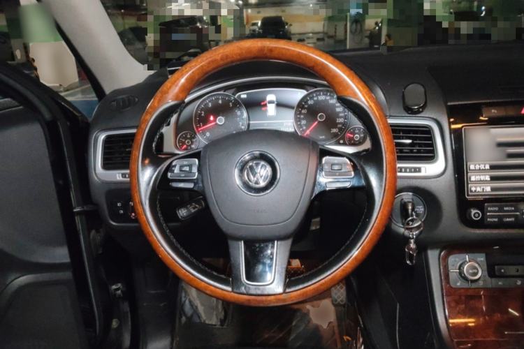 Used Volkswagen Touareg 2011 3.0 TSI Comfort Version Steering Wheel