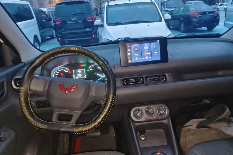 Used Wuling Hongguang New Energy 2025 Extended-Range Hybrid 50 km Standard Version