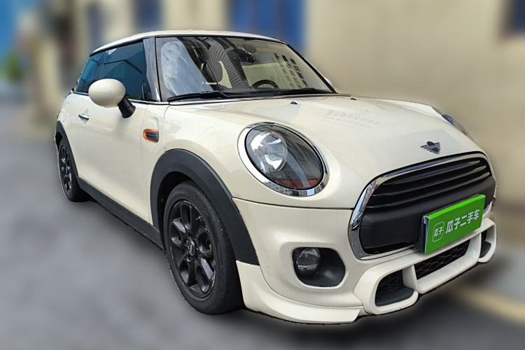 Used MINI 2018 1.5T ONE Front Right 45 Deg
