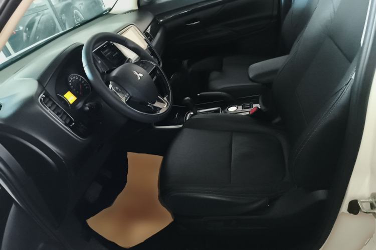 Used Mitsubishi Outlander 2017 2.0L Two-Wheel Drive Glory Edition 5 Seats