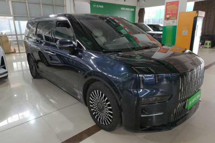 Used Zeekr 009 2022 WE Edition Front Right 45 Deg