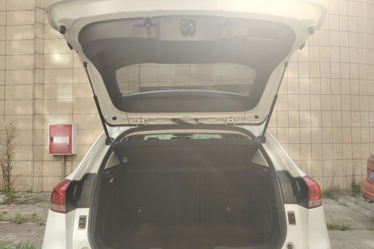 Used Haval H2s 2018 Red-Label 1.5T Dual-Clutch ZhiShang Model Trunk