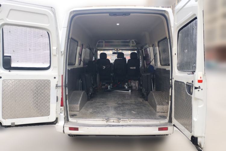 Used SAIC MAXUS Xintu V80 2021 2.0T Manual Classic Aoyuntong 127 PS Mid-axle Mid-roof 6/7/8/9-Seater