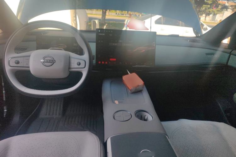 Used Nissan N7 2025 625 Max Interior 2