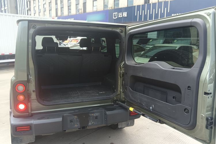 Used 212 T01 2024 2.0T Explorer Trunk