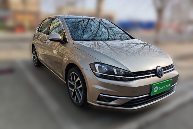 Used Volkswagen Golf 2018 230TSI Automatic Luxury Version Front Right 45 Deg