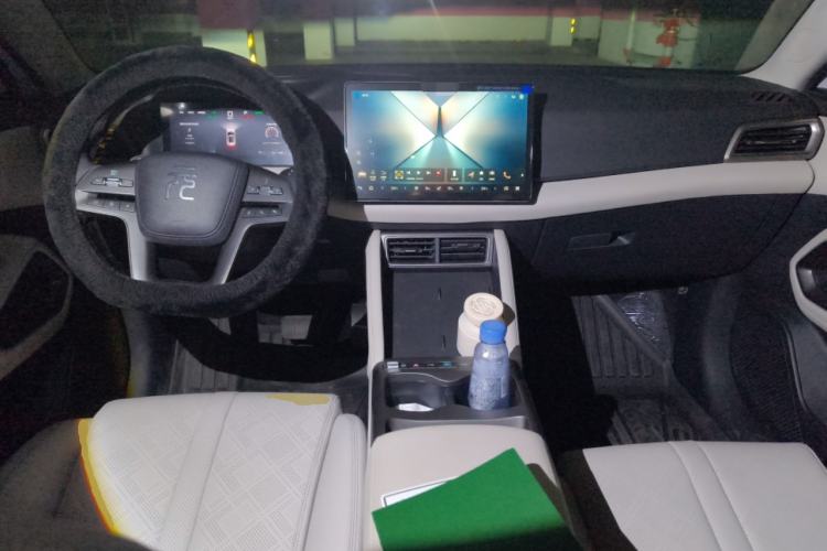 Used BYD Yuan UP 2025 Intelligent Driving Version 401 KM Dynamic Edition Center Console