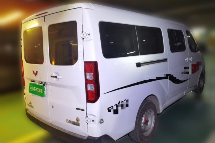 Used Wuling Yangguang 2024 300km Comfort-Grade Passenger Van 60kW
