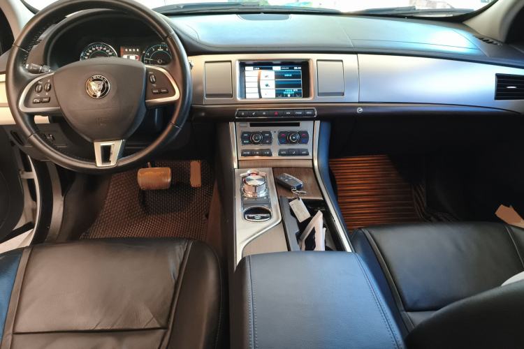 Used Jaguar XF 2015 XF 2.0T Prestige Edition Center Console