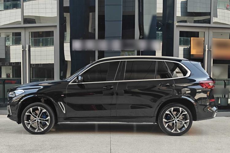 Used BMW X5 2022 Restyled xDrive 40Li Luxury Edition M Sport Package Exterior 3