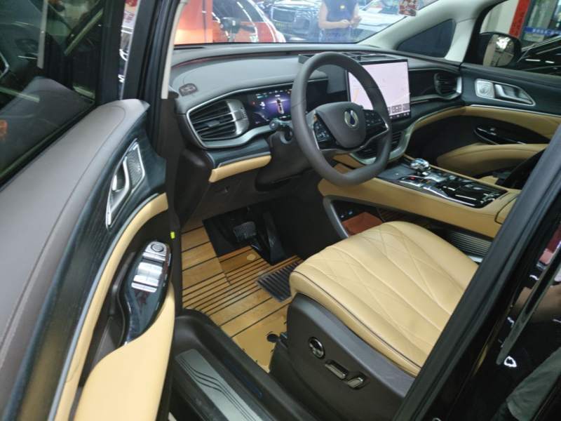 Used Denza D9 2024 DM-i 980 Four-Wheel Drive Prestige Model – Executive — 15