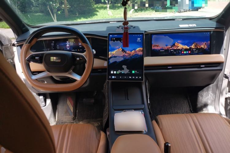 Used Geely Galaxy L7 2024 1.5T 115 km MAX Dragon Edition Center Console