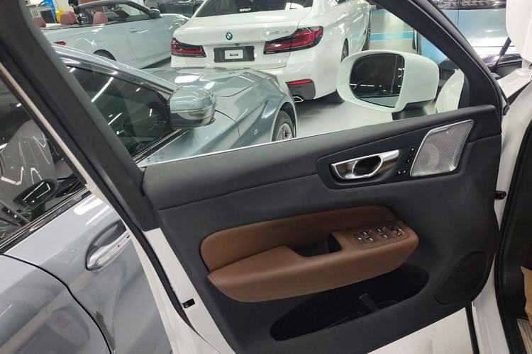 Used Volvo XC60 New Energy 2025 Plug-in Hybrid Long-Range All-Wheel Drive Smart Luxury Edition
