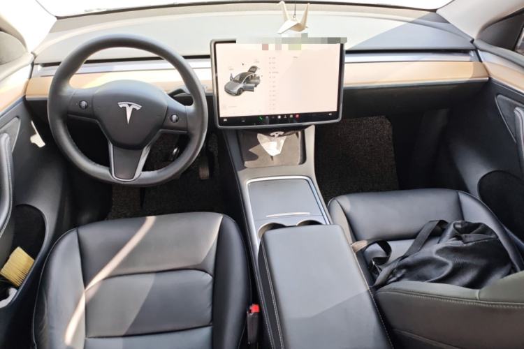 Used Tesla Model Y 2021 Standard Range Rear-Wheel Drive Version Center Console