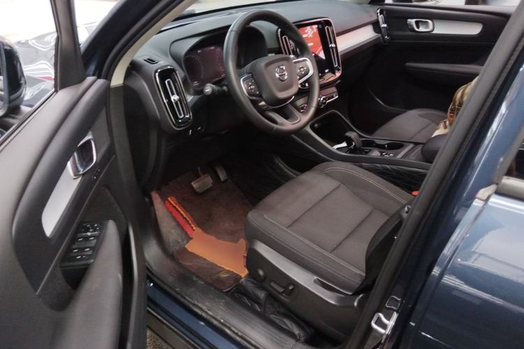 Used Volvo XC40 2022 T4 Four-Wheel Drive Smart & Stylish Edition
