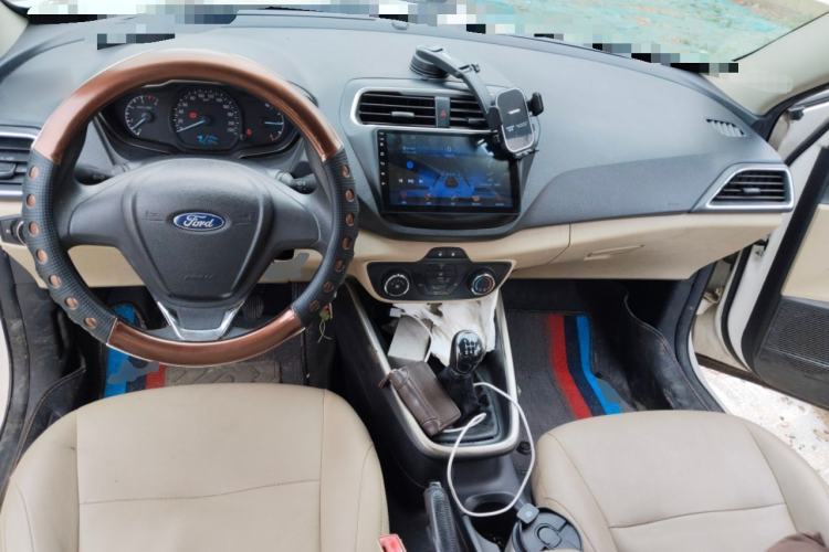 Used Ford Escort 2015 1.5L Manual Comfort Model Center Console