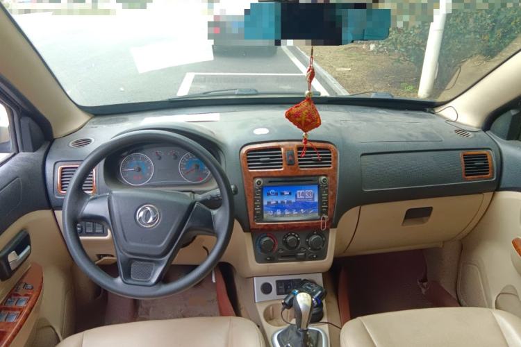Used Dongfeng Fengon 2013 1.3L Manual Deluxe Edition DK13-08 Center Console