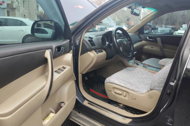 Used Toyota Highlander 2011 2.7L Two-Wheel Drive 7-Seater Luxury Edition Driver Seat