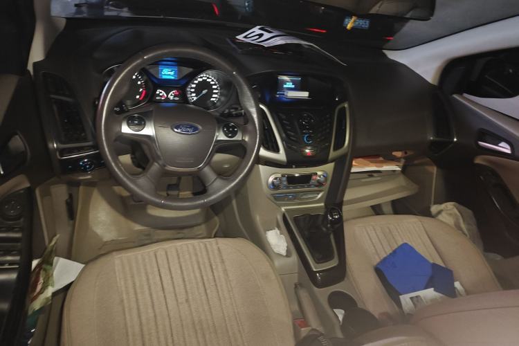 Used Ford Focus 2012 Sedan 1.6L Manual Fashion Edition
