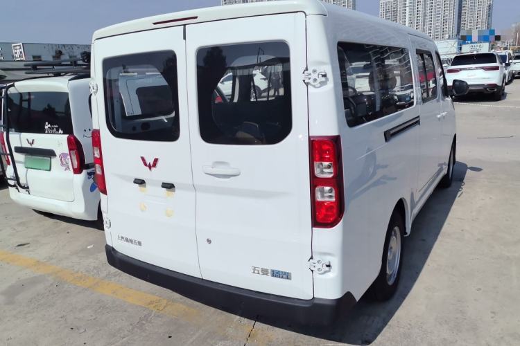 Used Wuling Yangguang 2024 300KM Comfort Version Passenger Van 75kW Rear Right 45 Deg