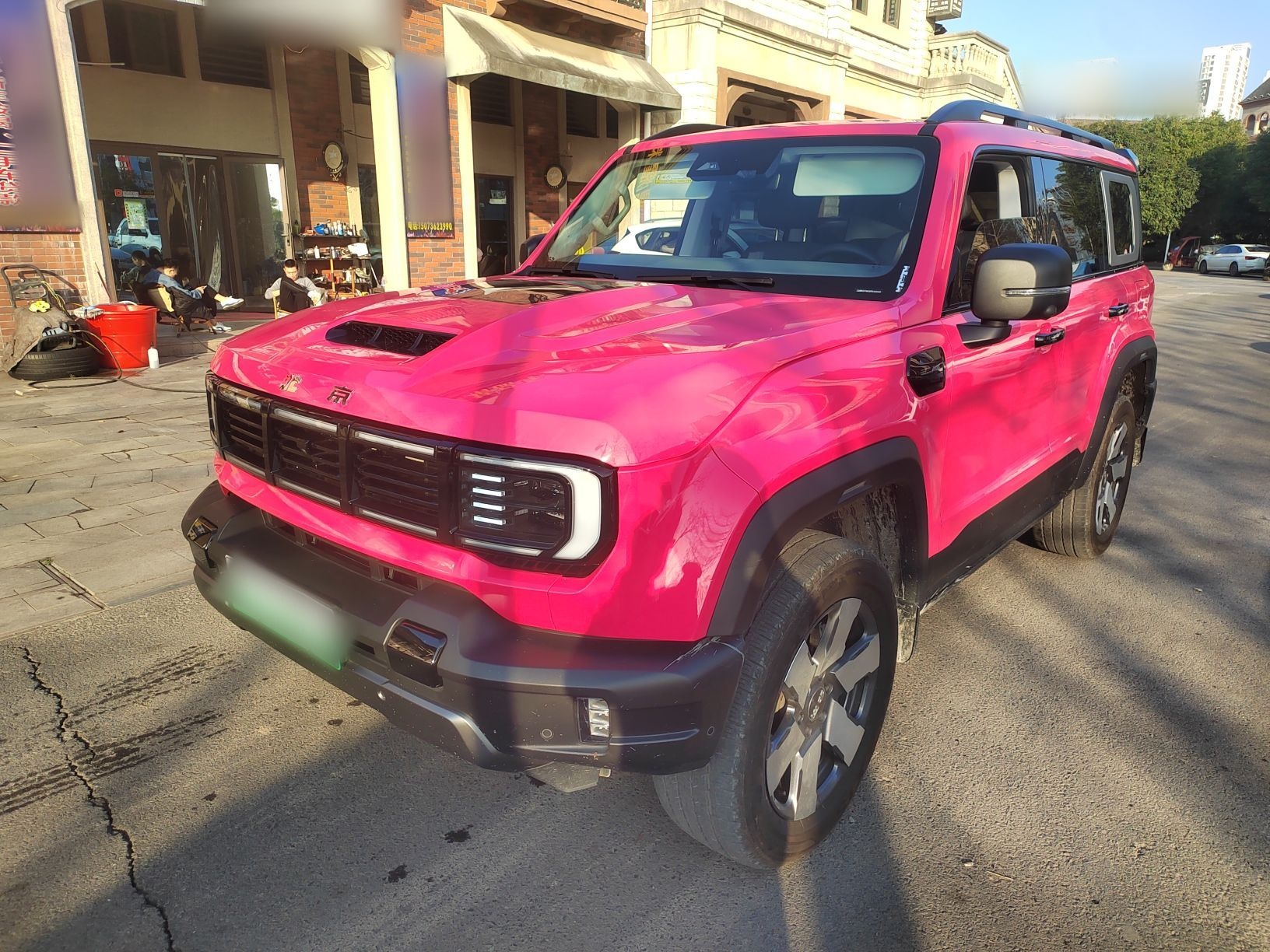 Под передней частью автомобиля