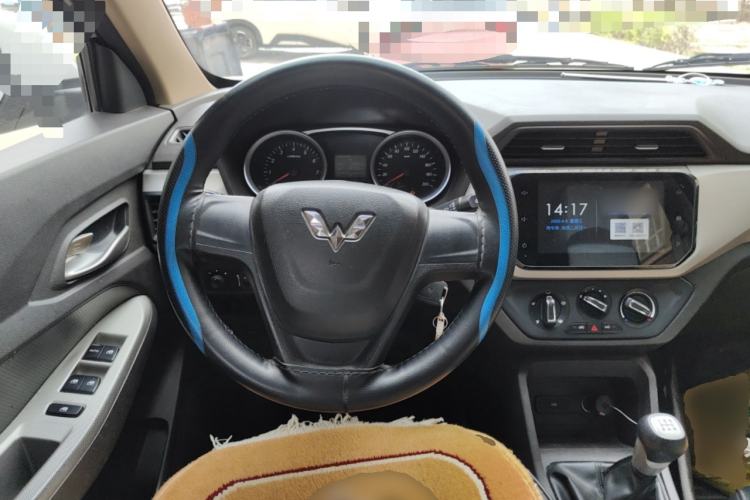 Used Wuling Hongguang 2018 1.5L S Comfort Model L2B Steering Wheel