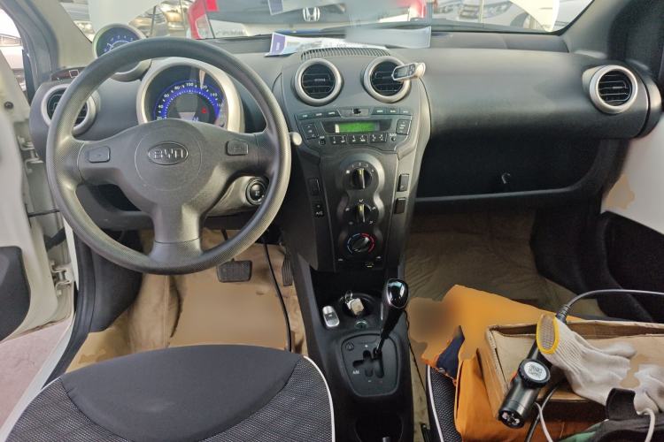 Used BYD F0 2015 1.0L AMT XuanKu Model Center Console