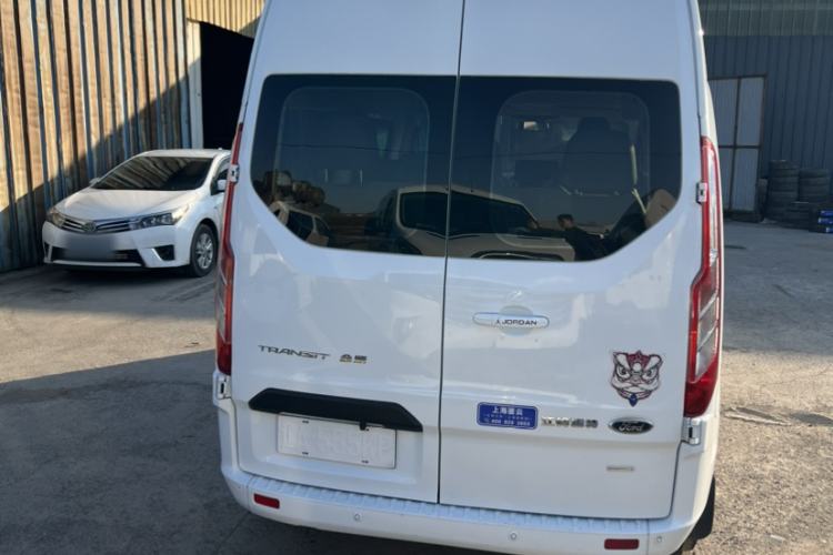 Used Ford Transit 2019 2.0T Gasoline Automatic Business & Travel Version Mid-Drive Mid-Roof 9-Seater China VI Standard
