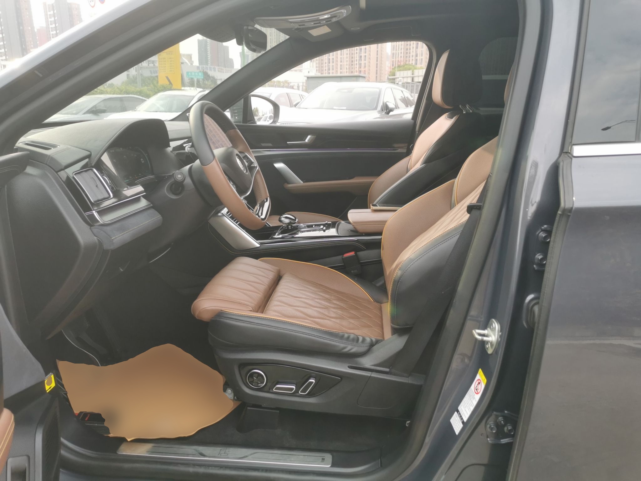 Переднее сиденье в автомобиле