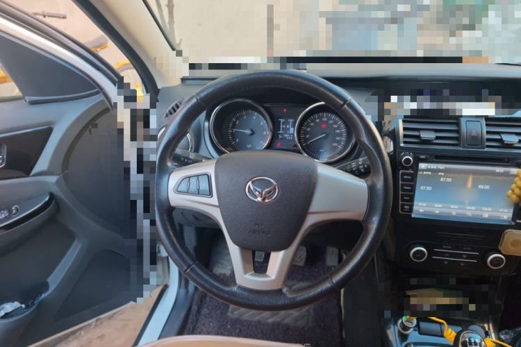 Used HYOSOW S3 2014 1.5L Luxury Version China IV Emission Standard Steering Wheel