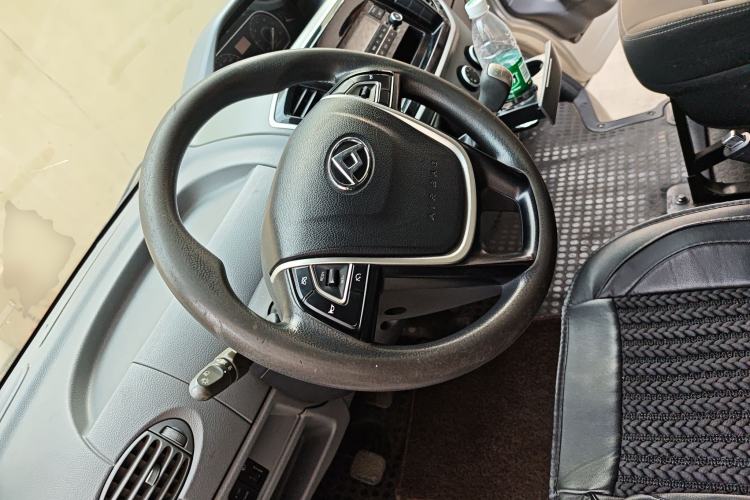 Used SAIC MAXUS Xintu V80 2018 2.5T 6-Speed Manual Aowentong Long-Wheelbase Mid-Roof 7/10-Seater