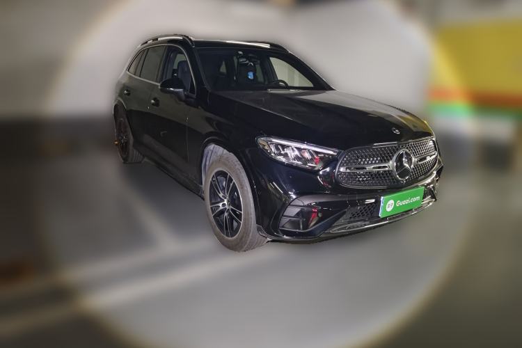 Used Mercedes-Benz GLC 2025 GLC 260 L 4MATIC Luxury Model Front Right 45 Deg