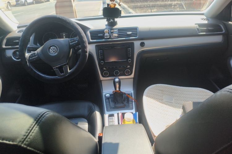 Used Volkswagen Passat 2014 1.8TSI DSG Prestige Navigation Edition Center Console