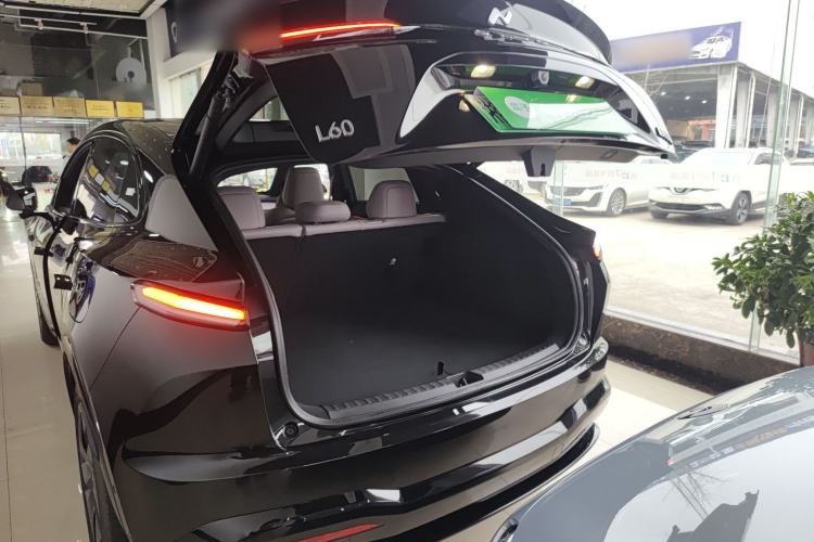 Used ONVO L60 2024 60 kWh Rear-Drive Version
