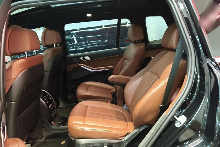 Used BMW X7 2022 xDrive40i Luxury Package with Premium Features