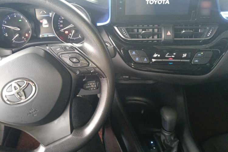 Used Toyota C-HR 2022 2.0L Comfort Edition Center Console