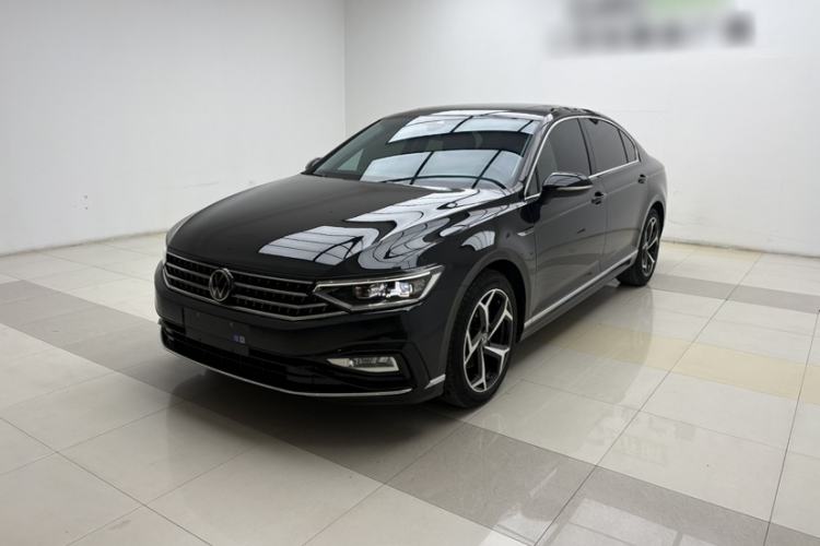 Used Volkswagen Magotan 2025 Zhongxiang Version 330TSI DSG Luxury Edition