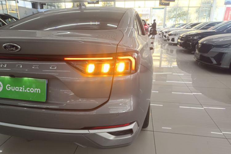 Used Ford Mondeo 2025 2.0T EcoBoost Luxury Version
