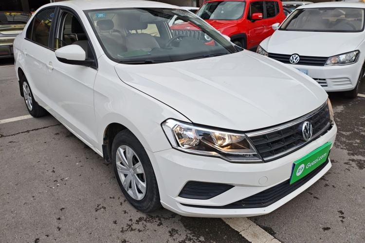 Used Volkswagen Jetta 2017 1.5L Manual Fashion Edition Front Right 45 Deg