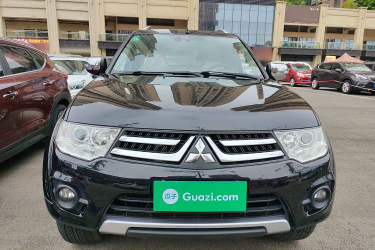 Used Mitsubishi Pajero Sport 2013 3.0L Automatic 4x4 Flagship Edition
