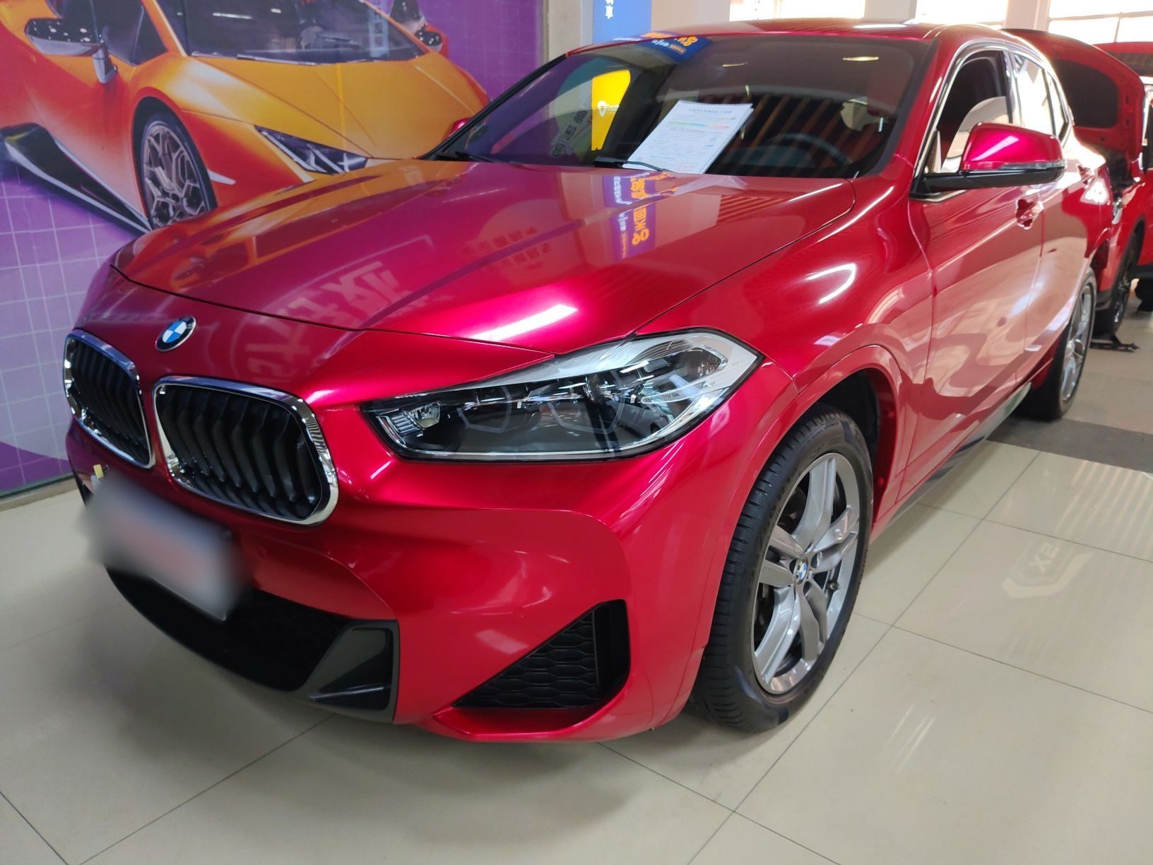 تحت مقدمة السيارة