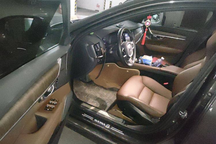 Used Volvo V90 2022 Cross Country B5 AWD Smart Range Edition