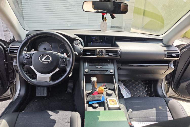 Used Lexus IS 2017 300 Leading Edition
