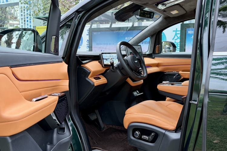 Used Geely Galaxy LEVC L380 2025 805 km Flagship Version All-Wheel Drive Interior 2