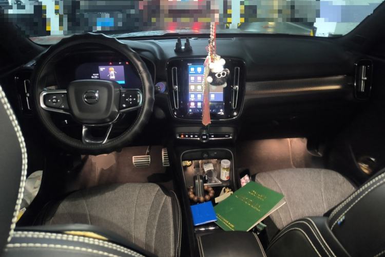 Used Volvo XC40 New Energy 2022 Long-Range Version Center Console