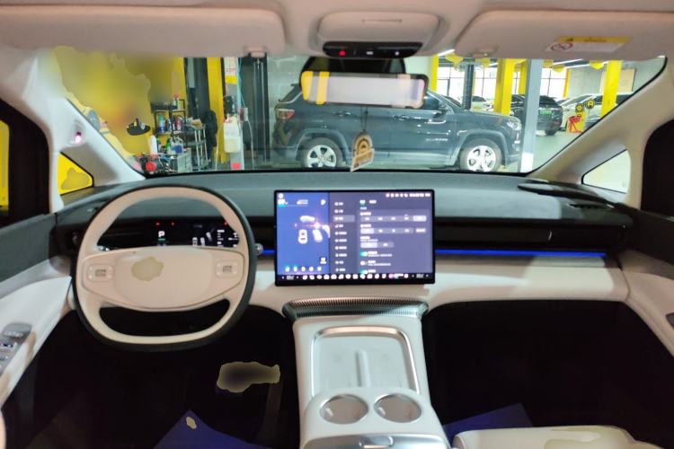 Used XPeng X9 2024 610 Long-Range Pro Center Console